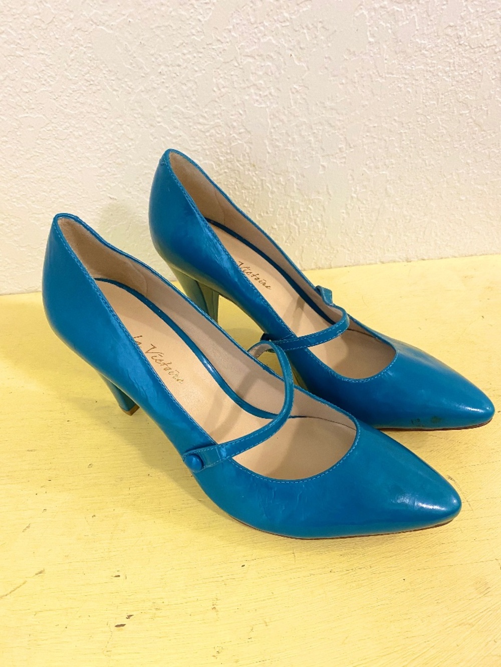 Pour la Victoire Mary Jane Size 8 Women’s Blue Heels.